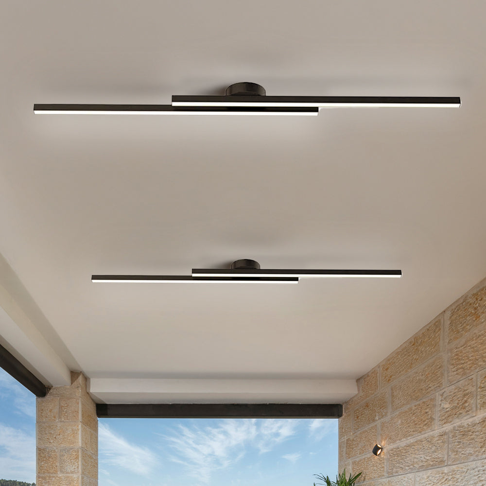 Elegant dimbar LED taklampa i aluminium, perfekt för sovrummet.