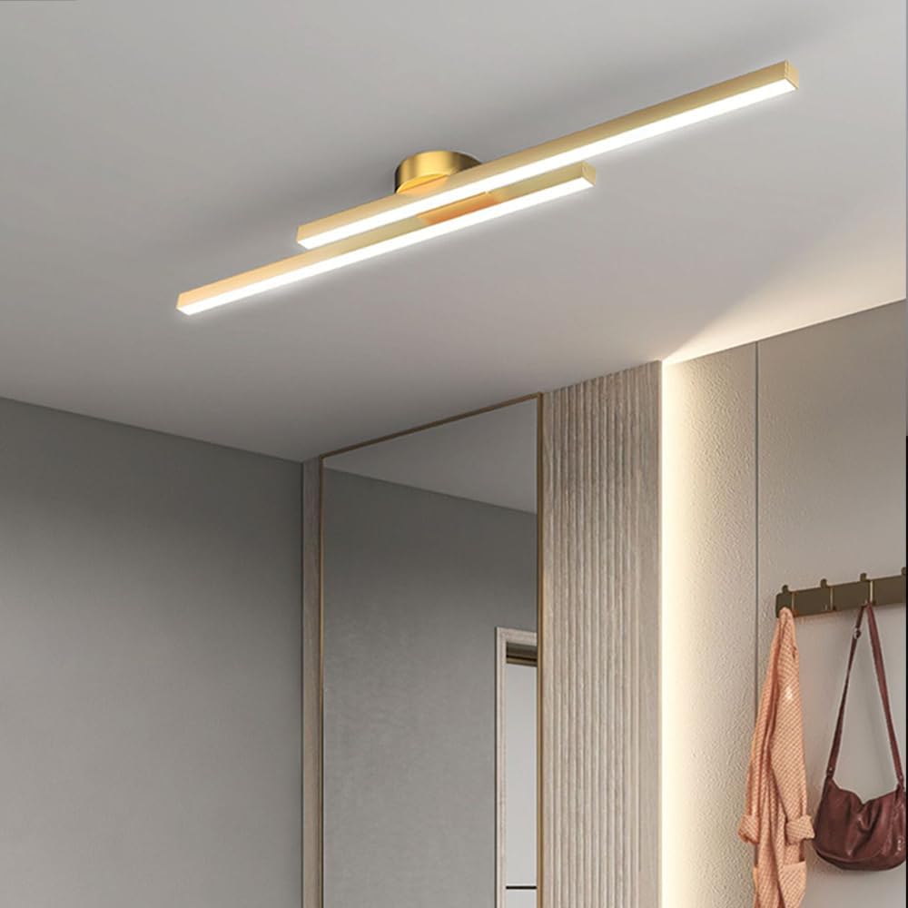 Stilfull LED taklampa i svart aluminium, dimbar för elegant inredning.