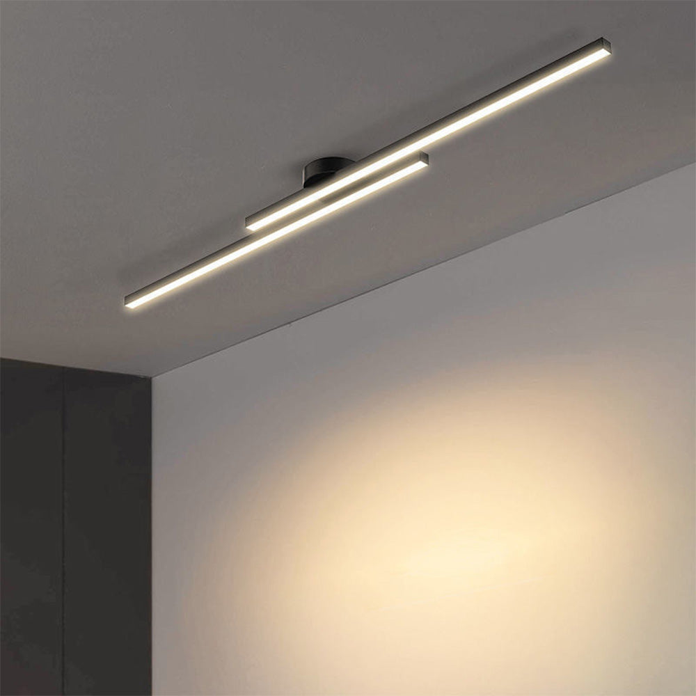 Modern LED takarmatur i aluminium, dimbar för sovrum och mysfaktor.