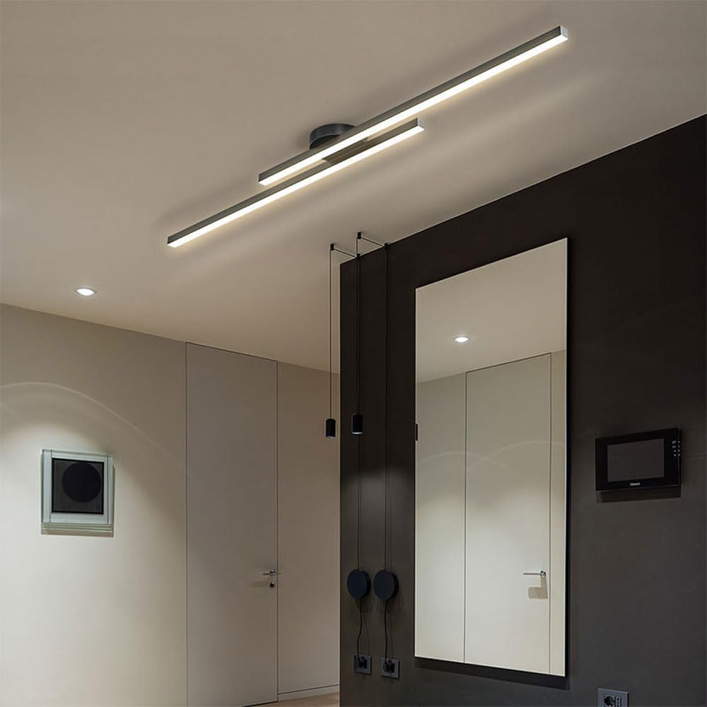 Designlampa: vit LED taklampa i aluminium för en modern hall.