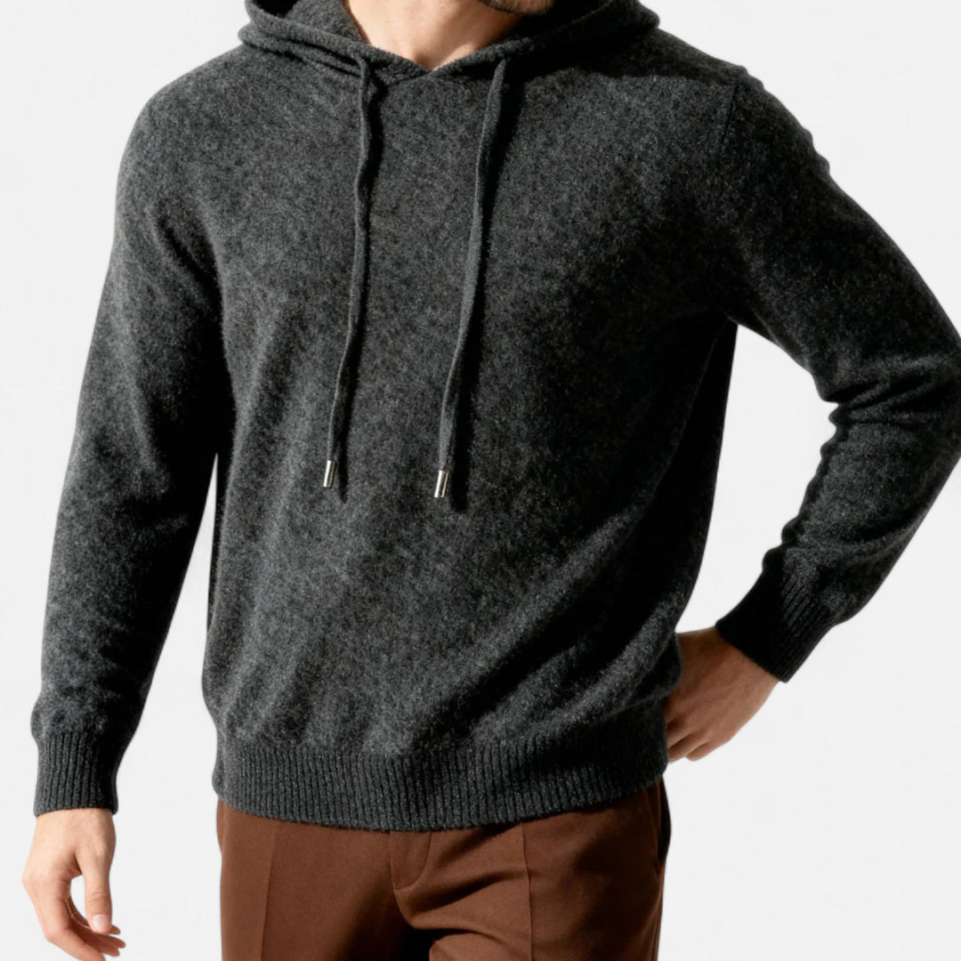 Mjuk och bekväm herr-hoodie, elegant val för en avslappnad men polerad look.
