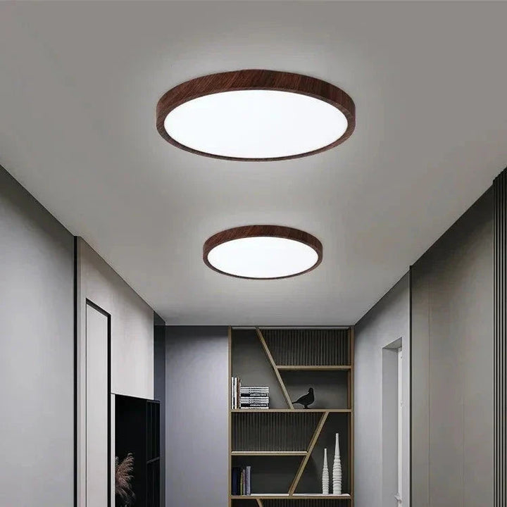 Kompakt, stilren LED-taklampa för en modern inredning. Optimal för energibesparing i kök och hall.