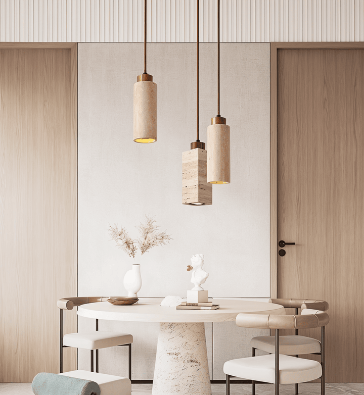 Minimalistisk svart pendellampa för modern inredning. Stilren taklampa med elegant design, ger varmt ljus.