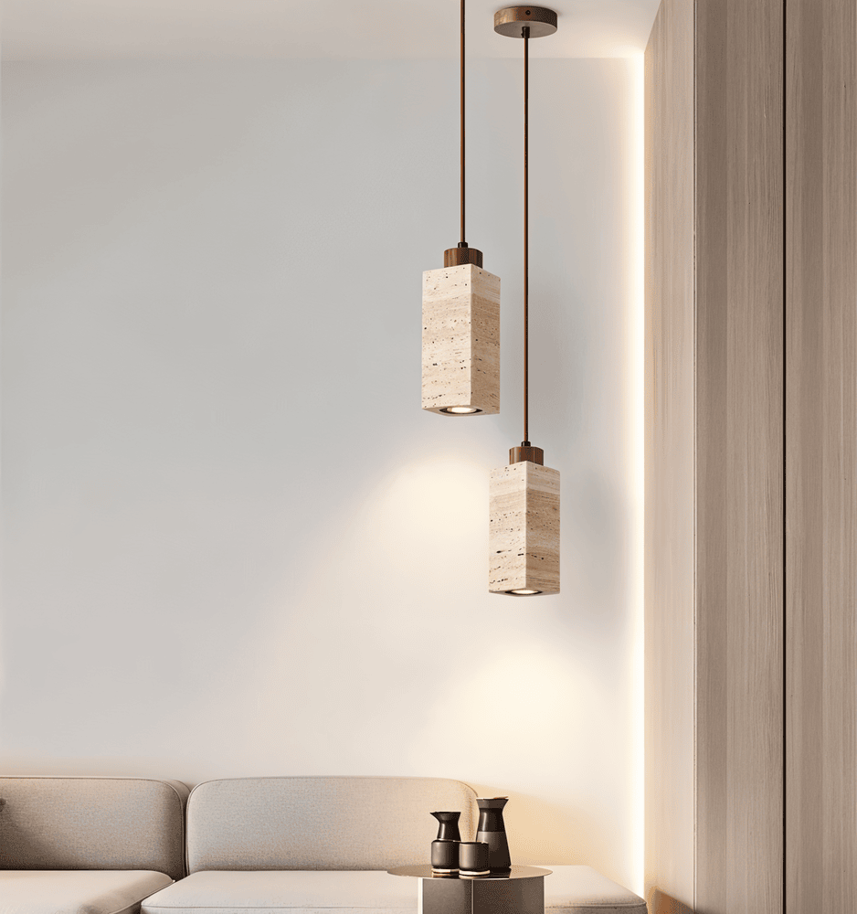 Vit minimalistisk taklampa som skapar ljus modern atmosfär. Perfekt för nordisk heminredning med sin rena design.