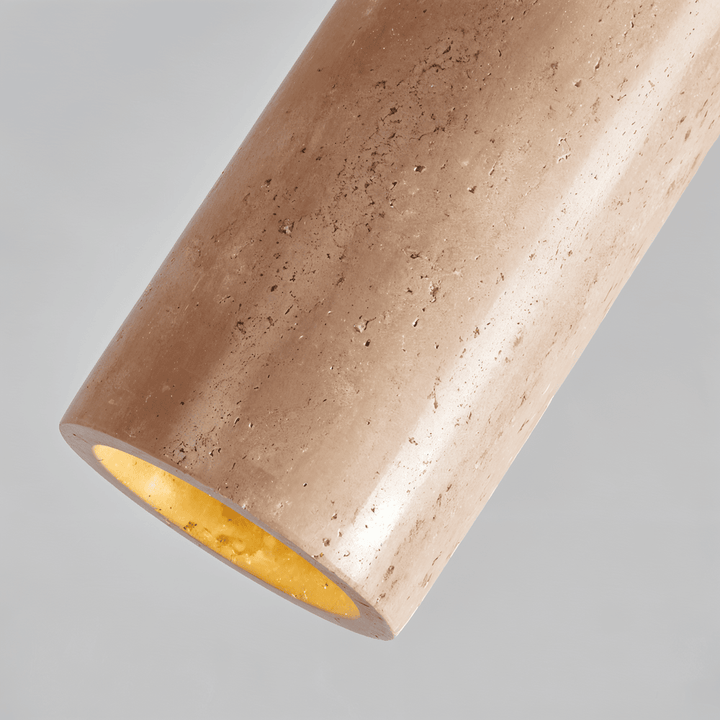 Pendellampa med varmt, mjukt ljus och minimalistisk design. Elegant taklampa för avkopplande belysning i modern stil.