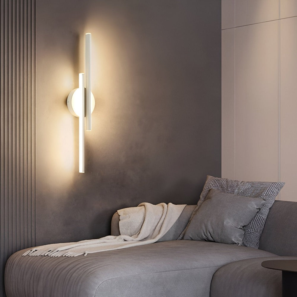 Modern designlampa: LED-vägglampa i minimalistisk stil. Idealisk som diskret belysning i sovrum och vardagsrum.