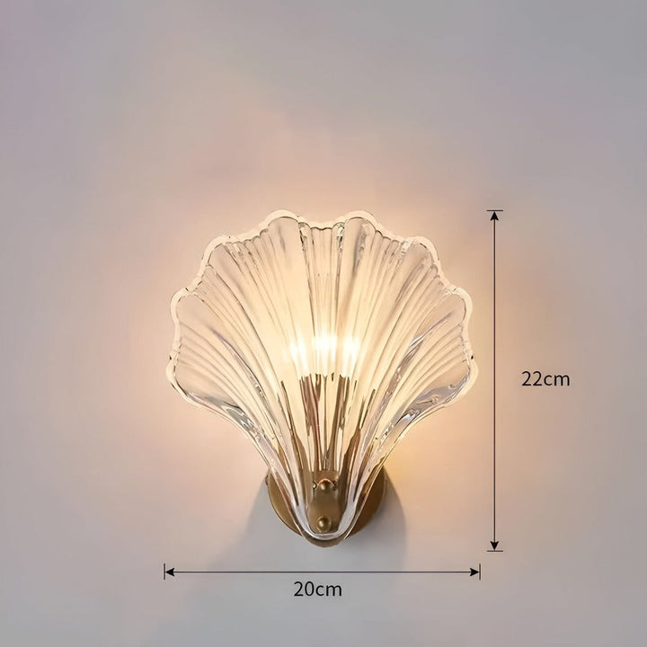 Vägglampa med mjukt, diffust ljus från opalglas. Modern och minimalistisk design.