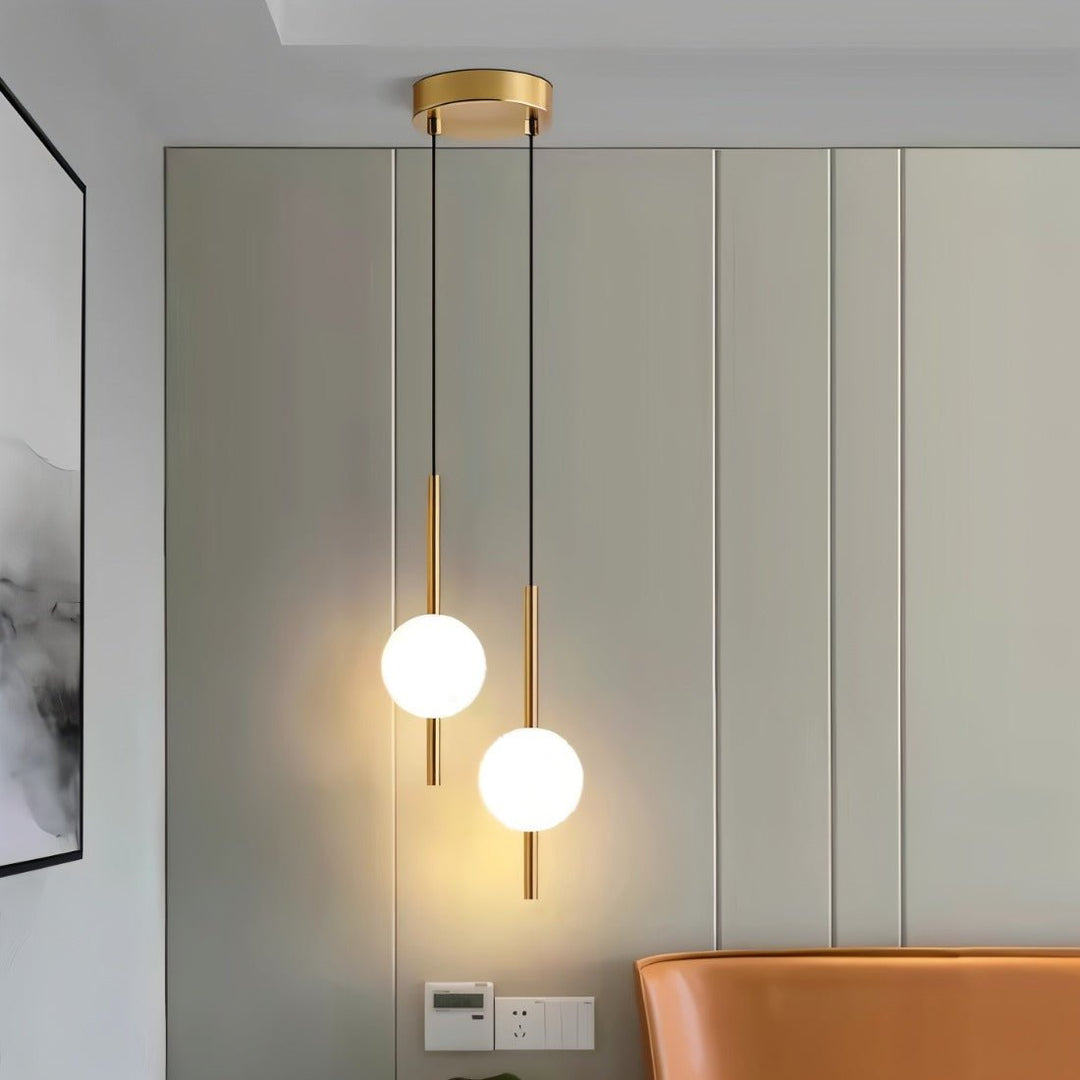 Modern pendellampa för vardagsrum, minimalistisk LED-belysning skapar mysig stämning i hemmet.