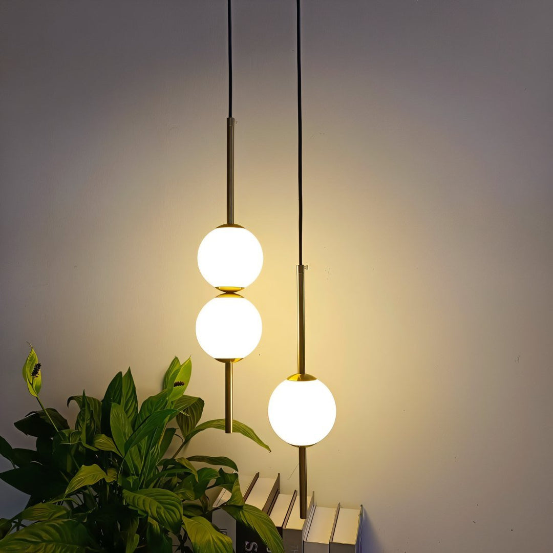 Vertikal designlampa i sovrummet, minimalistisk taklampa med LED för avkopplande belysning.