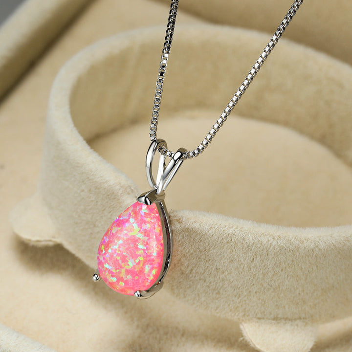 Elegant silverhalsband med en droppformad opal, ett perfekt damhalsband för alla åldrar.