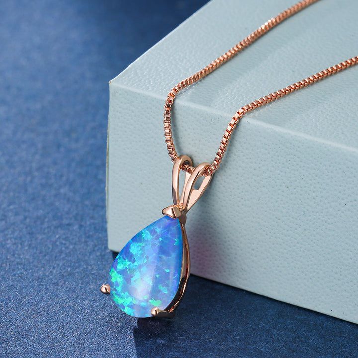 Damhalsband med unik droppformad opal, idealiskt för en subtil och elegant look.