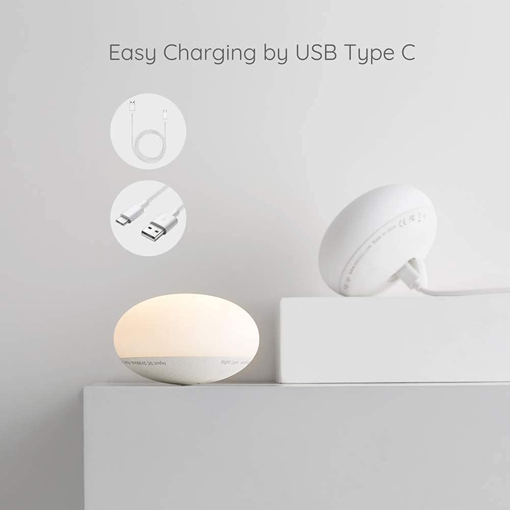 Mjuk, dimbar amningslampa i BPA-fri silikon. Ögonvänligt ljus för bebis och förälder. USB-laddning i barnrum.