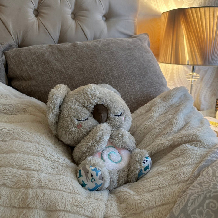 Mysig andande SömnKoala. En mjuk present som ger lugn och hjälper till med sömnen effektivt.