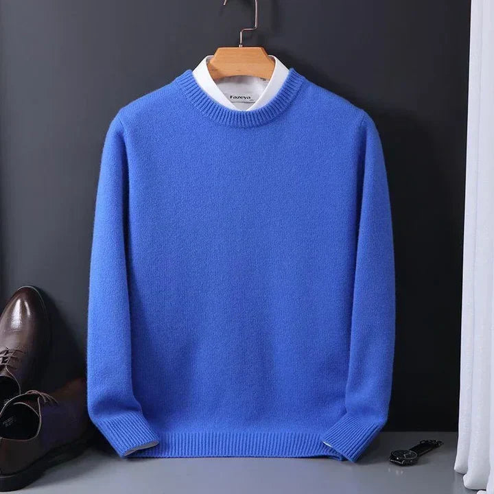 Stilren mjuk herrtröja för män. Perfekt för vinterkläder, höstmode och en bekväm stil.