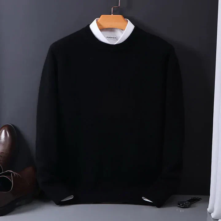 Elegant herrtröja i mjukt material. Rund hals, idealisk för klassisk stil och vardagskomfort.