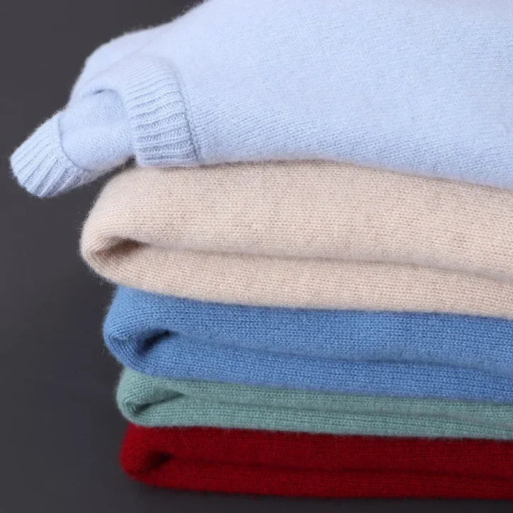 Komfortabel rundhalsad herrtröja. Optimal för en elegant stil i höst och vinter.