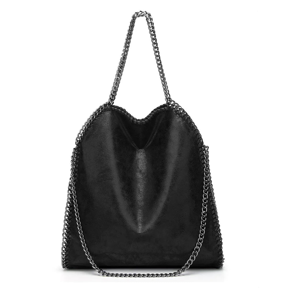 Elegant damhandväska med kedjedetalj, lyxig och mjuk design perfekt som toteväska.
