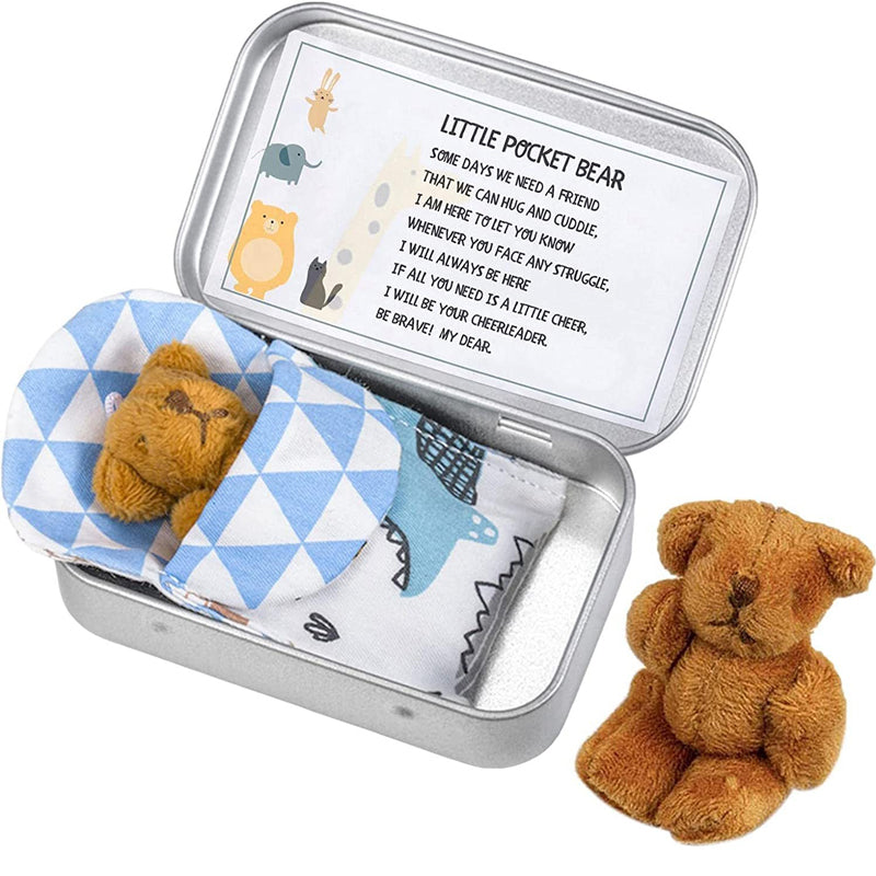 "Mjuk nallebjörn i plåtlåda, perfekt för barn, finns i brun, rosa och vit. Plyschig och kramvänlig."