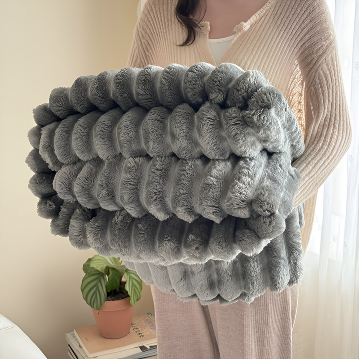 Polyester fleecefilt med ränder, en mysig och mjuk pläd. Perfekt för avkoppling i sovrummet.