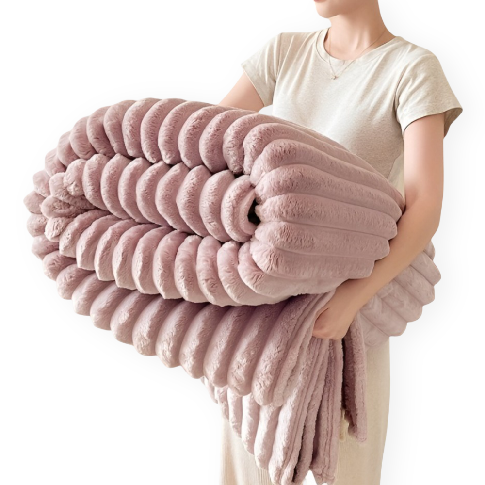 Ultramjuk randig fleecefilt, värmande pläd för sovrummet. Mysig hemtextil, modern och komfortabel.