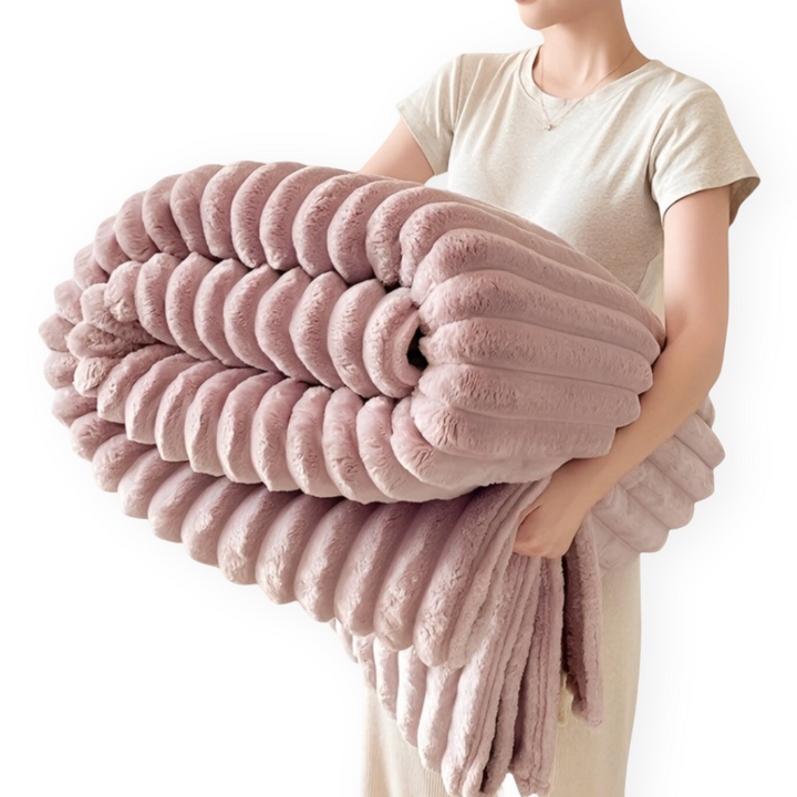 Ultramjuk randig fleecefilt, värmande pläd för sovrummet. Mysig hemtextil, modern och komfortabel.