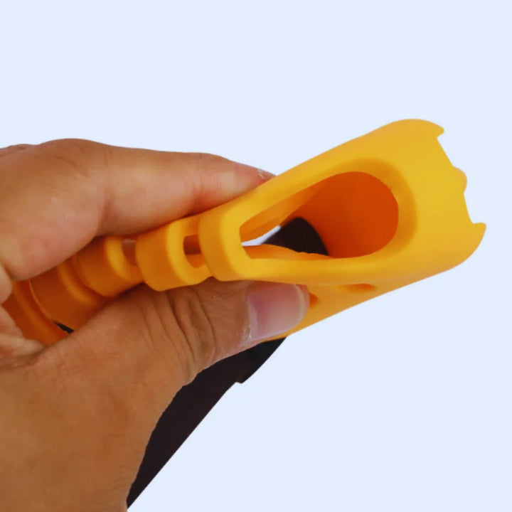 Hundaccessoar: Noshörningsmunkorg i mjuk silikon för små hundar. Ger säkerhet & komfort under hundpromenader.