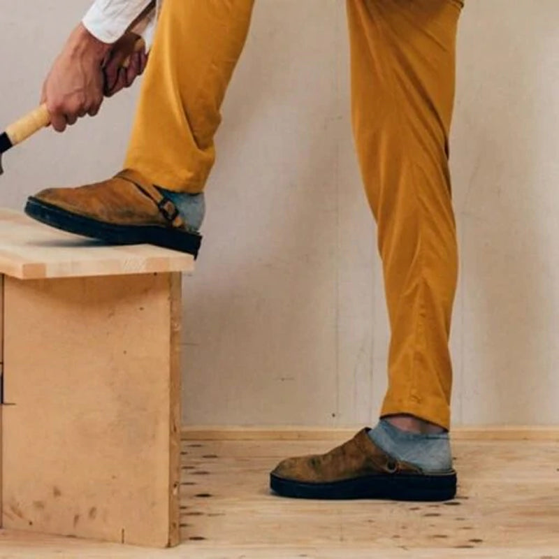 "Mjuka damtofflor med arch stöd, halkfri sula. Elegant design i svart PU-material, idealisk för inomhus- och utomhusbruk."