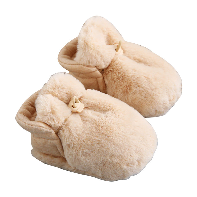 "Mjuka unisex bebis mjuksulor i beige, brun och rosa med elastisk design och halkfri sula, perfekt för små äventyrare."