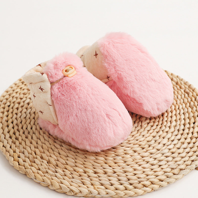 "Mjuka unisex bebis mjuksulor i beige, brun och rosa med elastisk design och halkfri sula, perfekt för små äventyrare."