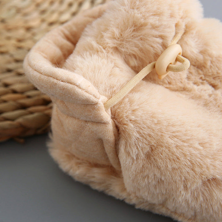 "Mjuka unisex bebis mjuksulor i beige, brun och rosa med elastisk design och halkfri sula, perfekt för små äventyrare."