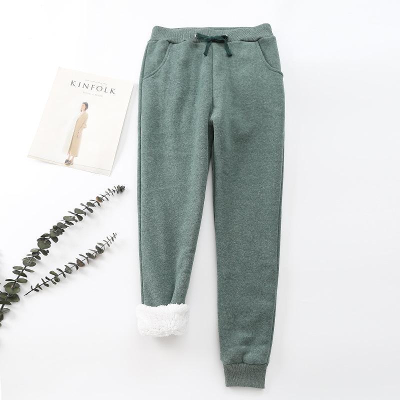 "Mjuka, värmande kashmirträningbyxor för dam i stilren fleece, perfekt för kalla dagar, i elegant, lätt design."