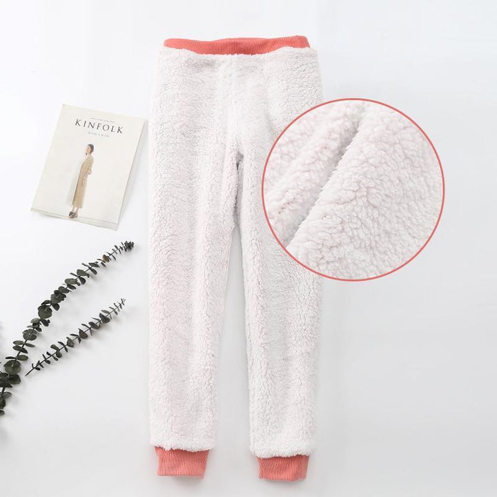 "Mjuka, värmande kashmirträningbyxor för dam i stilren fleece, perfekt för kalla dagar, i elegant, lätt design."
