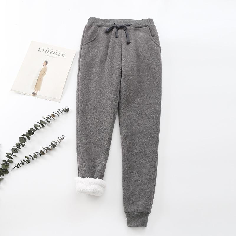 "Mjuka, värmande kashmirträningbyxor för dam i stilren fleece, perfekt för kalla dagar, i elegant, lätt design."