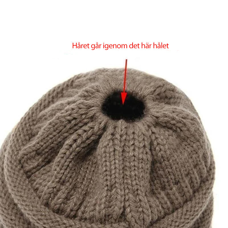 "Mjukstickad hästsvansmössa för kvinnor, akryl, med hästsvanshål, i flera färger, idealisk för vinter och casual stil."