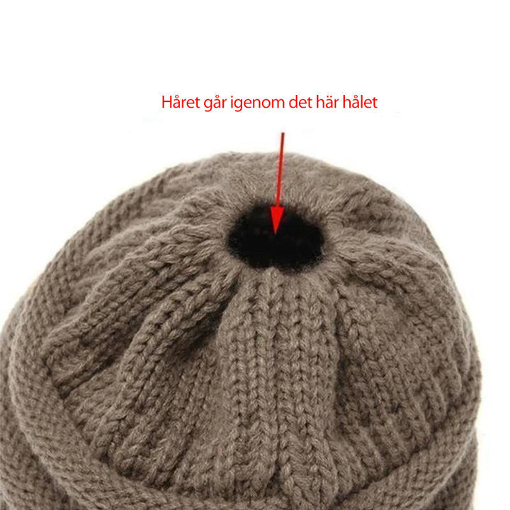 "Mjukstickad hästsvansmössa för kvinnor, akryl, med hästsvanshål, i flera färger, idealisk för vinter och casual stil."