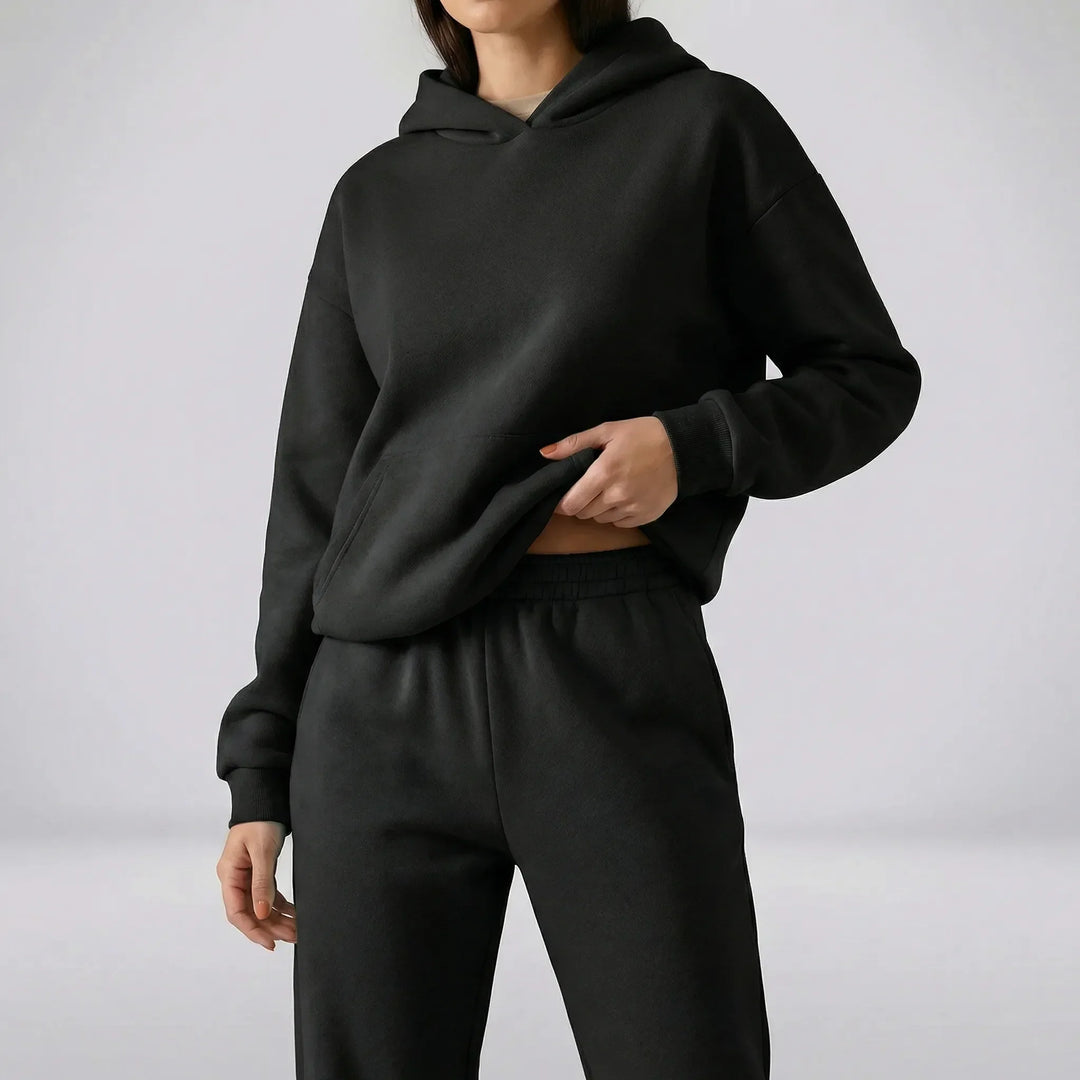 Lyxigt mjukt Mikayla loungewear-set med huvtröja och byxor för avkoppling.