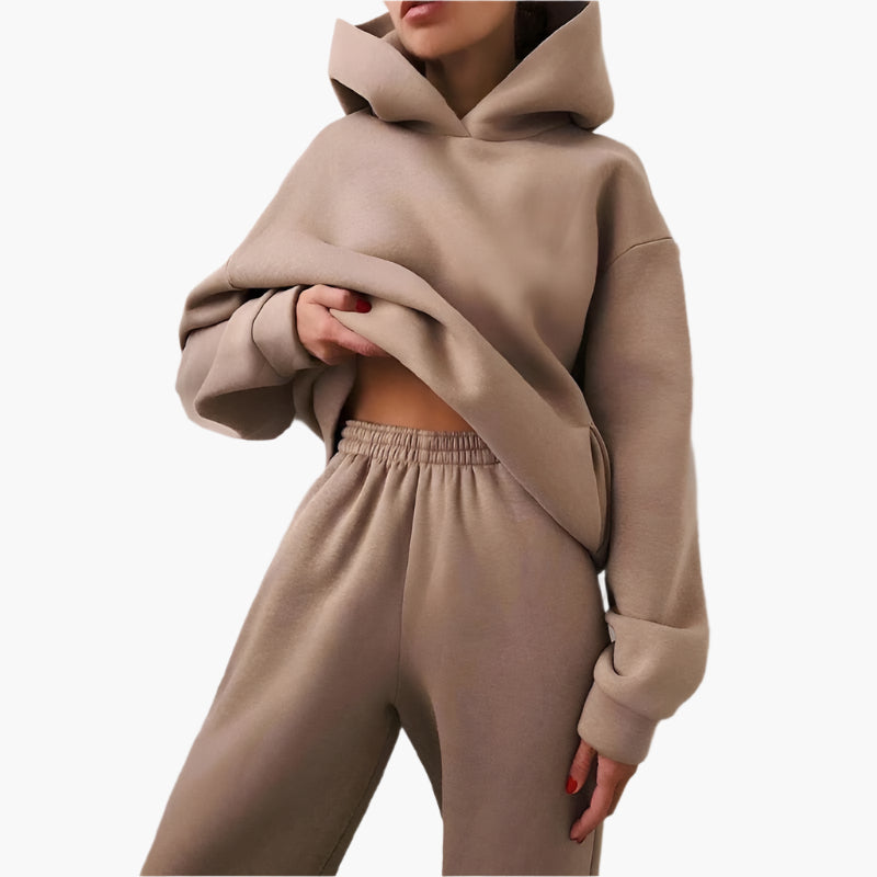 Mjukt oversize lounge set för dam i beige, perfekt för mysiga stunder. Inkluderar hoodie och joggingbyxor.