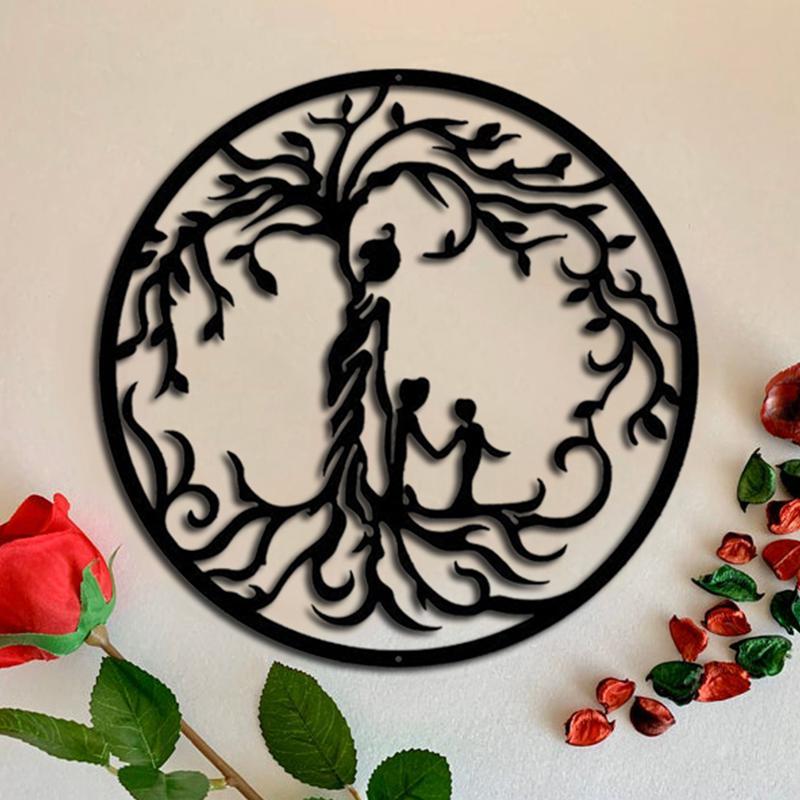 "Moder Livsträd i metall med familjemotiv, väggdekoration som symboliserar moderlig kärlek, 35x35 cm för inomhusbruk."
