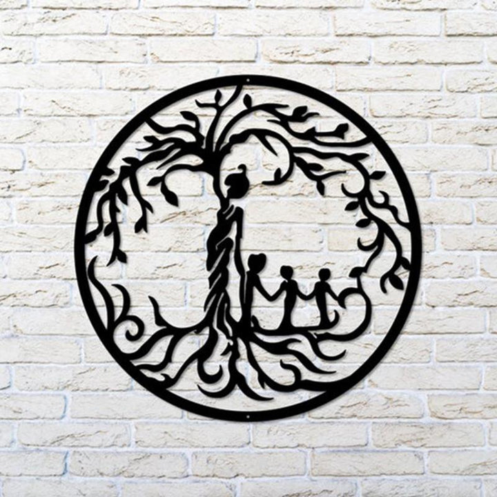 "Moder Livsträd i metall med familjemotiv, väggdekoration som symboliserar moderlig kärlek, 35x35 cm för inomhusbruk."