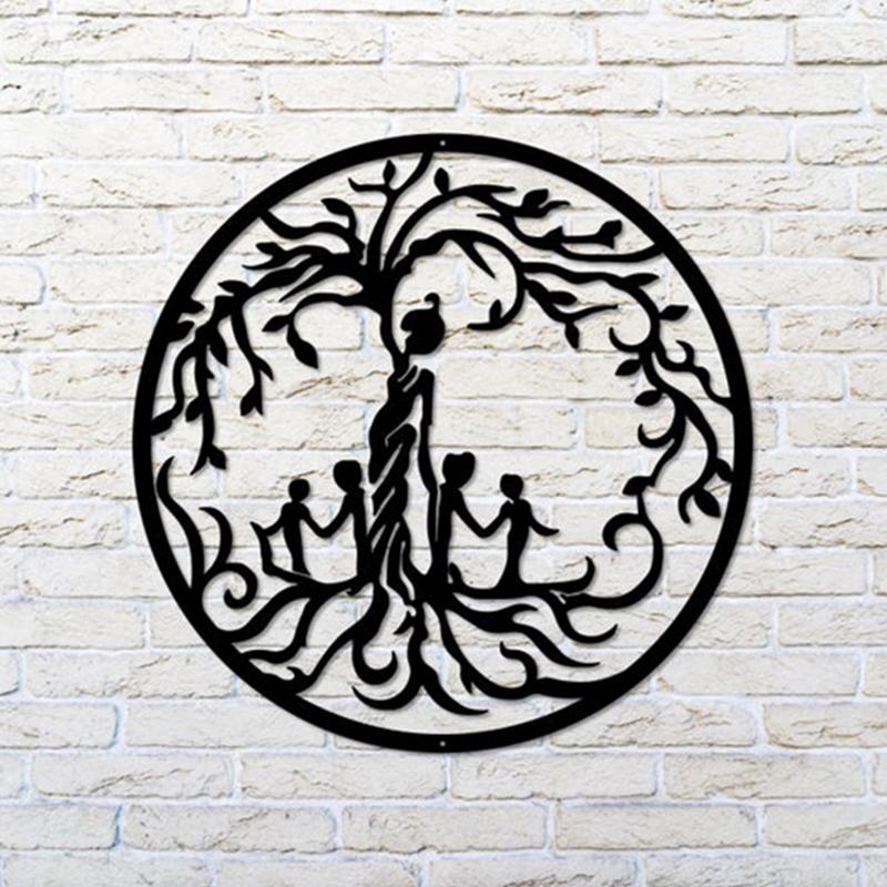 "Moder Livsträd i metall med familjemotiv, väggdekoration som symboliserar moderlig kärlek, 35x35 cm för inomhusbruk."