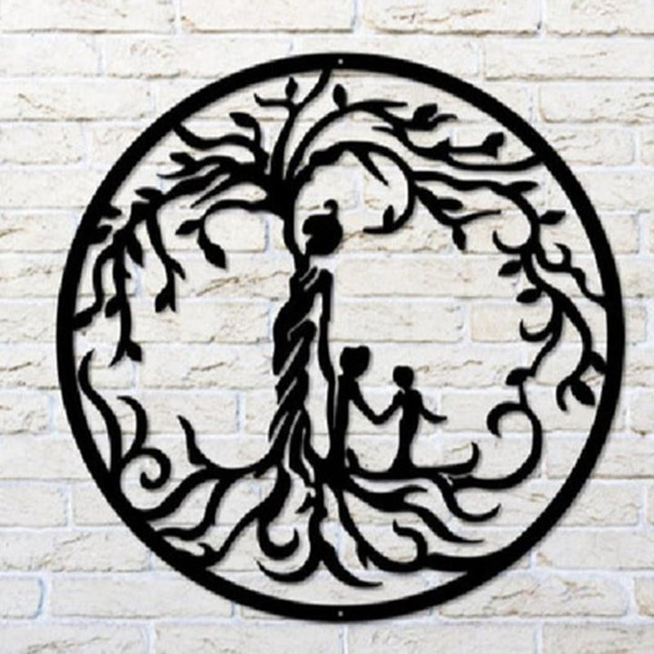"Moder Livsträd i metall med familjemotiv, väggdekoration som symboliserar moderlig kärlek, 35x35 cm för inomhusbruk."