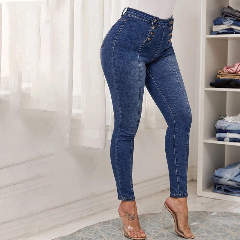 "Moderiktiga dubbelknäppta skinny-jeans med hög midja för kvinnor, sett framifrån, erbjuder stil och komfort."