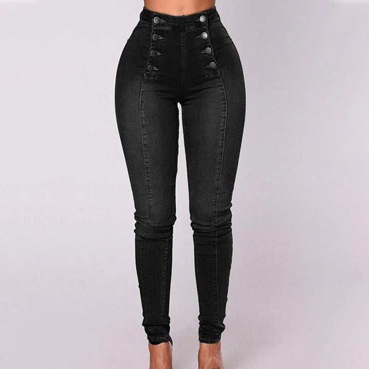 "Moderiktiga dubbelknäppta skinny-jeans med hög midja för kvinnor, sett framifrån, erbjuder stil och komfort."