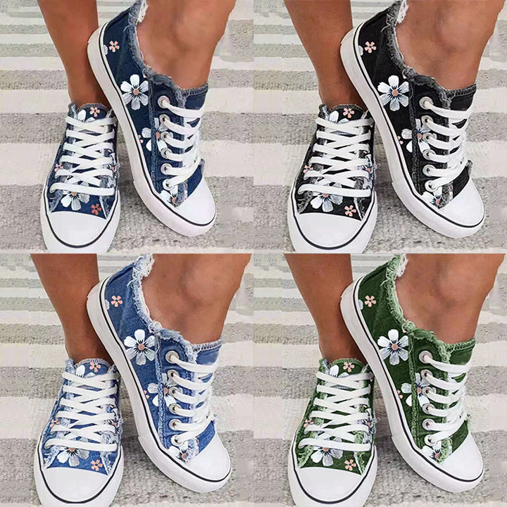 "Moderiktiga herr canvas sneakers med rund tå och stiliga tofsar. Perfekta för sommar och smart-casual stil."