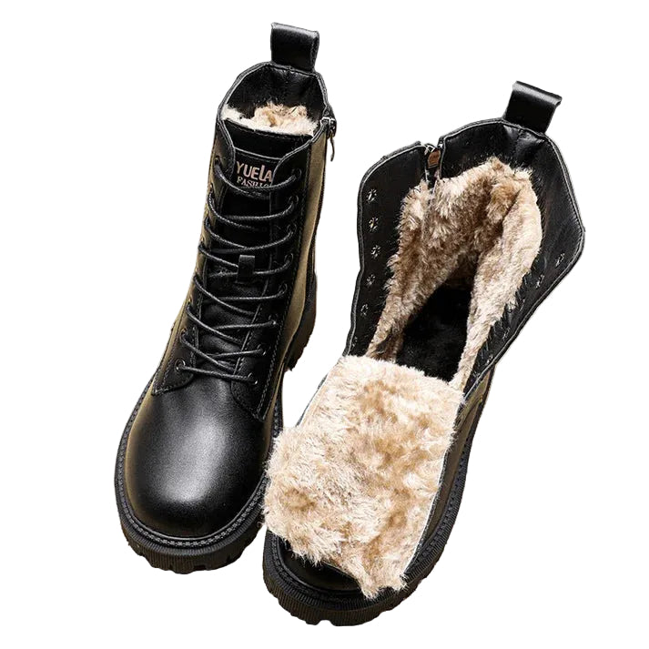 Moderiktiga svarta damvinterstövlar, fodrade & varma för kalla dagar, med bekväm sneakersula.