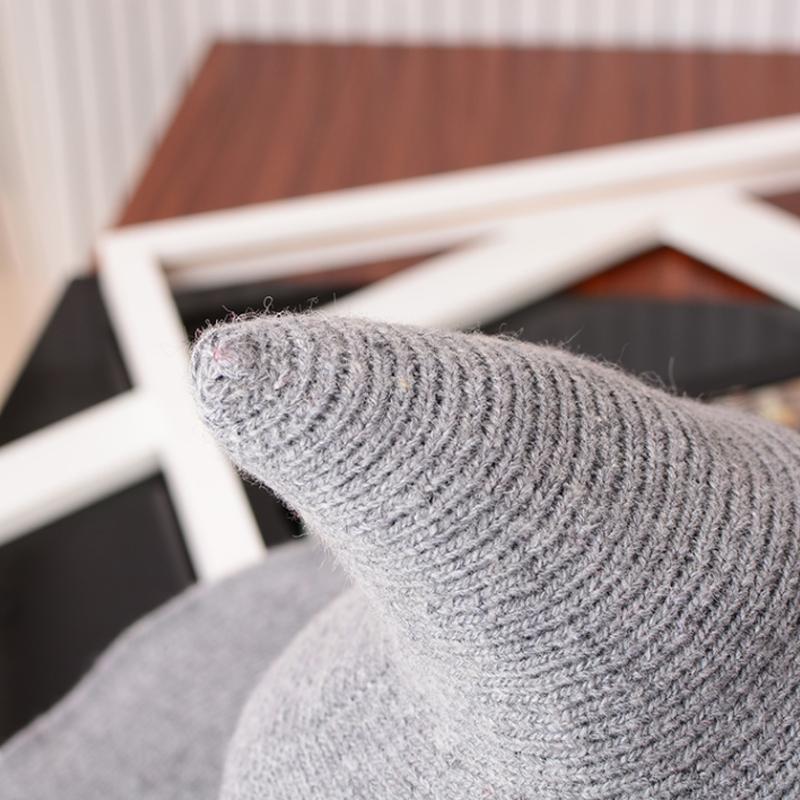 "Modern dam häxhatt i ullblandning, stilren design, finns i sex färger, elegant accessoar för fest och vardag."