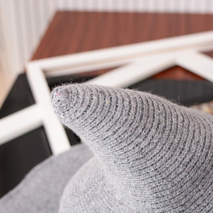"Modern dam häxhatt i ullblandning, stilren design, finns i sex färger, elegant accessoar för fest och vardag."