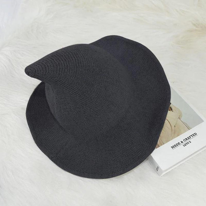 "Modern dam häxhatt i ullblandning, stilren design, finns i sex färger, elegant accessoar för fest och vardag."