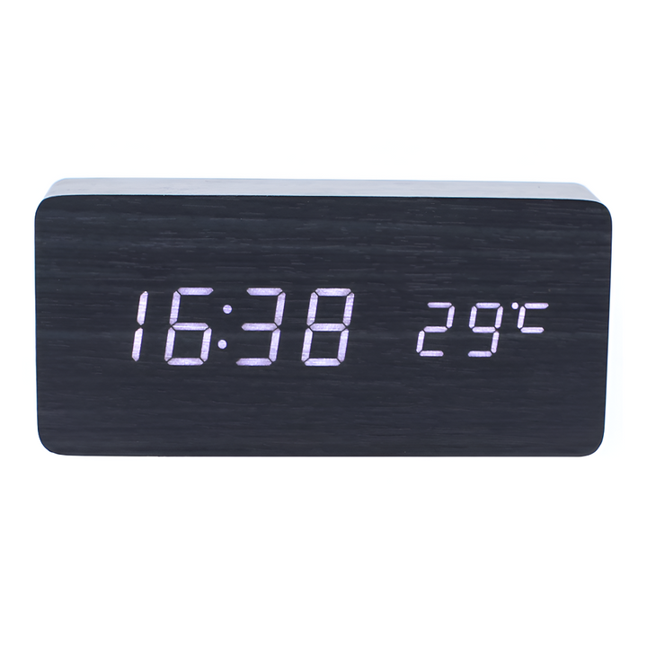 Digital LED-väckarklocka omgiven av växter. Kompletterar modern heminredning med stil & funktion.