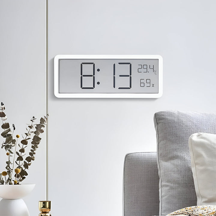 Snygg digital LED-väggklocka för modern heminredning. Visar tid, temperatur och fuktighet tydligt.